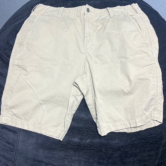 khaki shorts - Picture 1 of 4